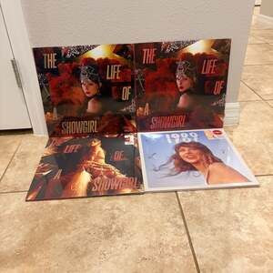 Taylor Swift 'The Life of a Showgirl' Set & '1989 Taylor's Version' Vinyl